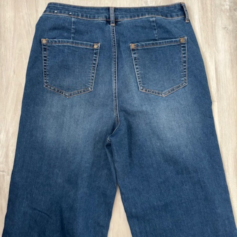 Christopher & Banks Denim Straight Leg Relaxed Fit Cropped Jean - size 6 - Picture 4 of 6
